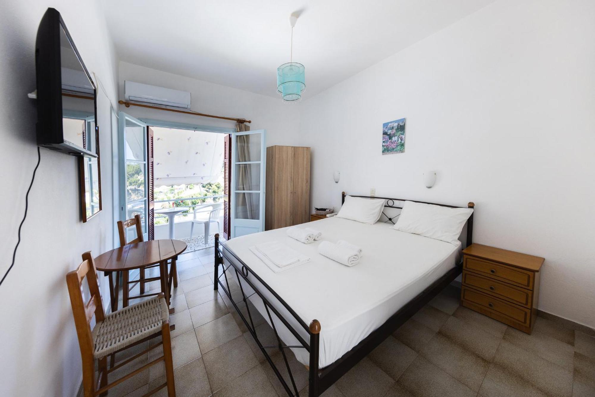 Nikos Rooms Votsi  Luaran gambar
