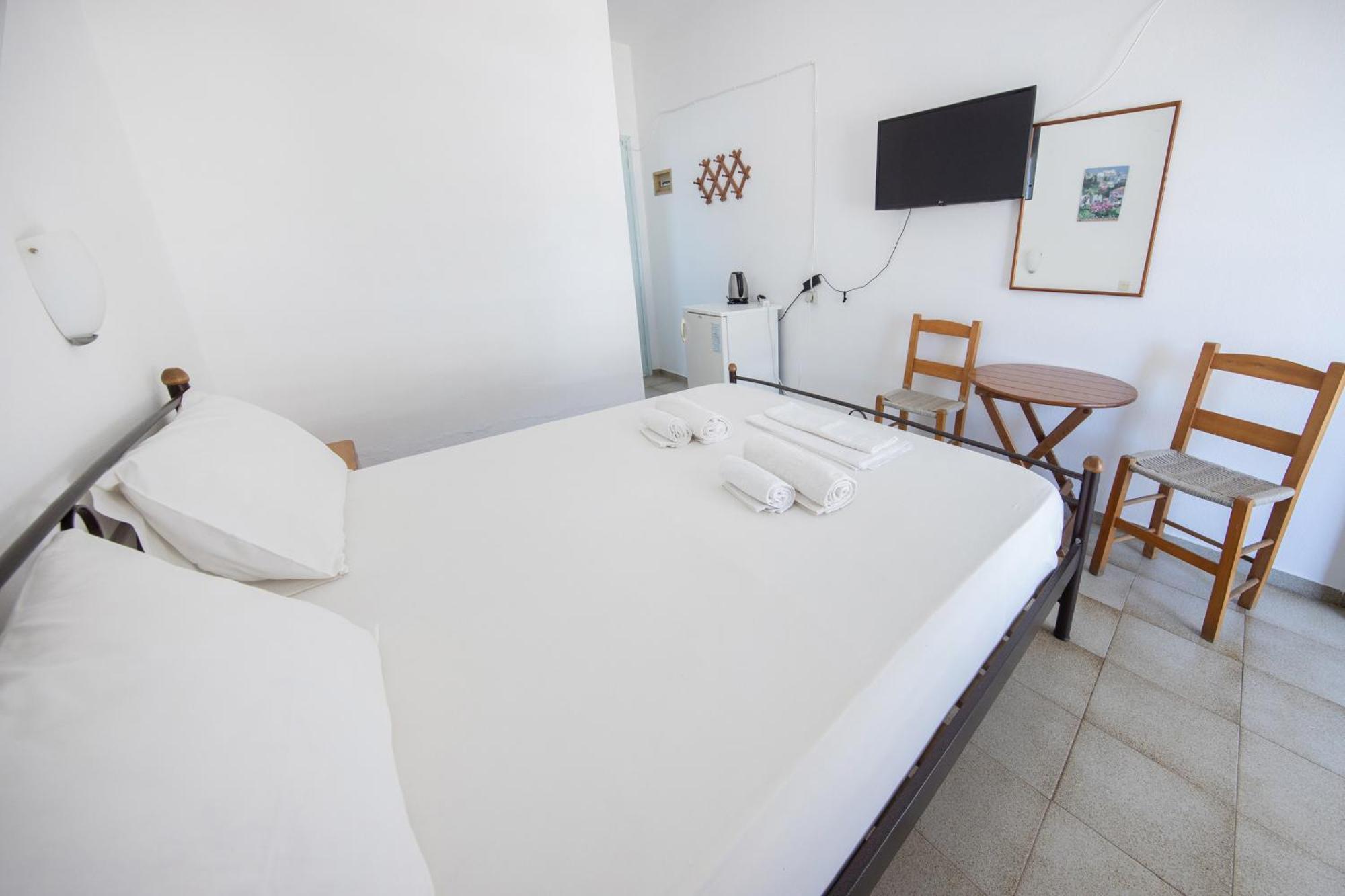 Nikos Rooms Votsi  Luaran gambar